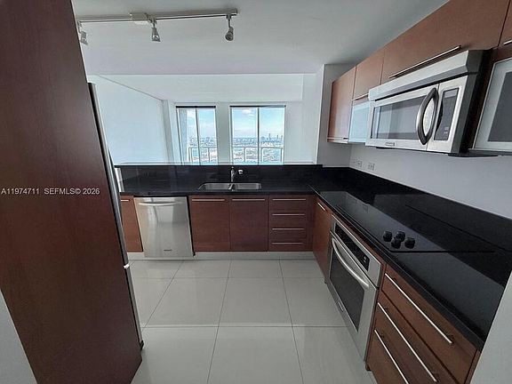 2nd image of 244 Biscayne Blvd #3403