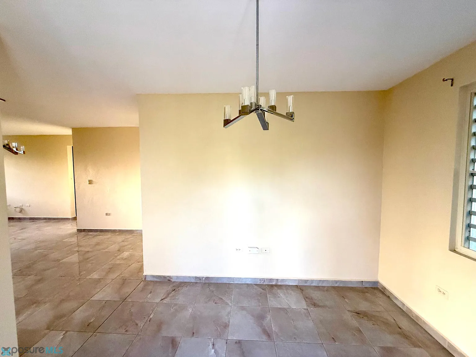 3 bed, 2.5 bath, 2500 sqft, $2,300 — Photo 2