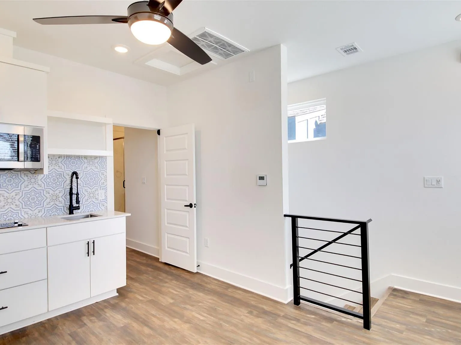 7601 Carver Ave — Photo 2