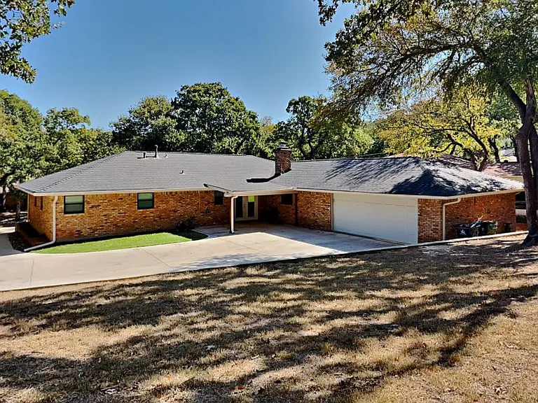 3704 Astoria Dr — Photo 20
