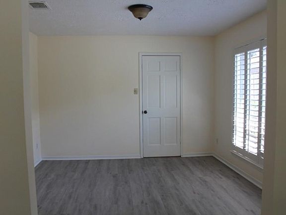 4th image of 10211 Crescent Moon Dr