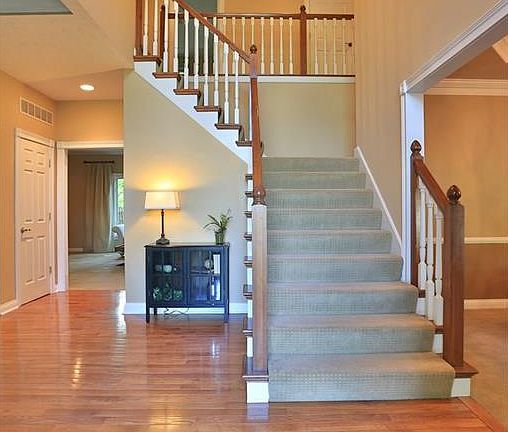 3rd image of 10006 Parkway Dr