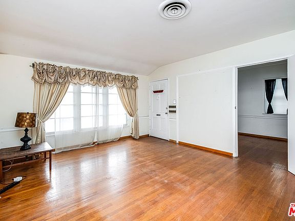 5th image of 12344 Oxnard St