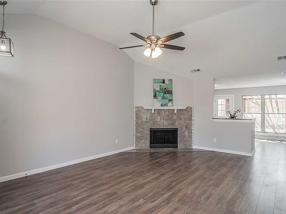 3rd image of 108 E Amberway Ln