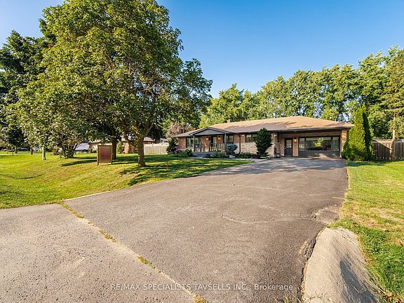 3rd image of 6 Maple Grove Rd