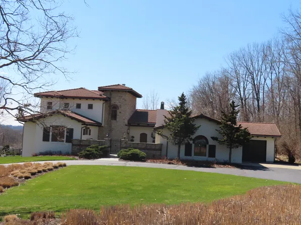 969 Skyevale Dr NE, Ada, MI 49301