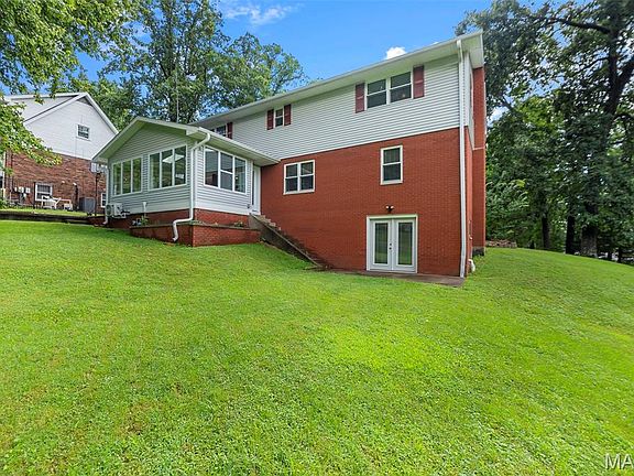 4th image of 1930 Oak Hills Dr