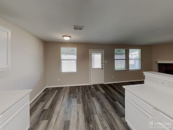 5th image of 1324 Lauren Dr