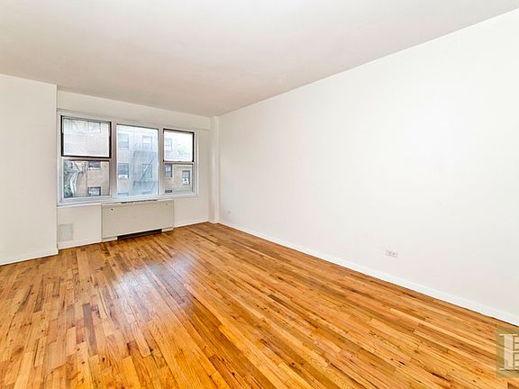 5th image of 23 Greenwich Ave #5H