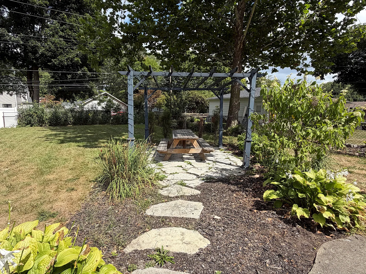 3 bed, 1.5 bath, 1334 sqft, $3,000 — Photo 4