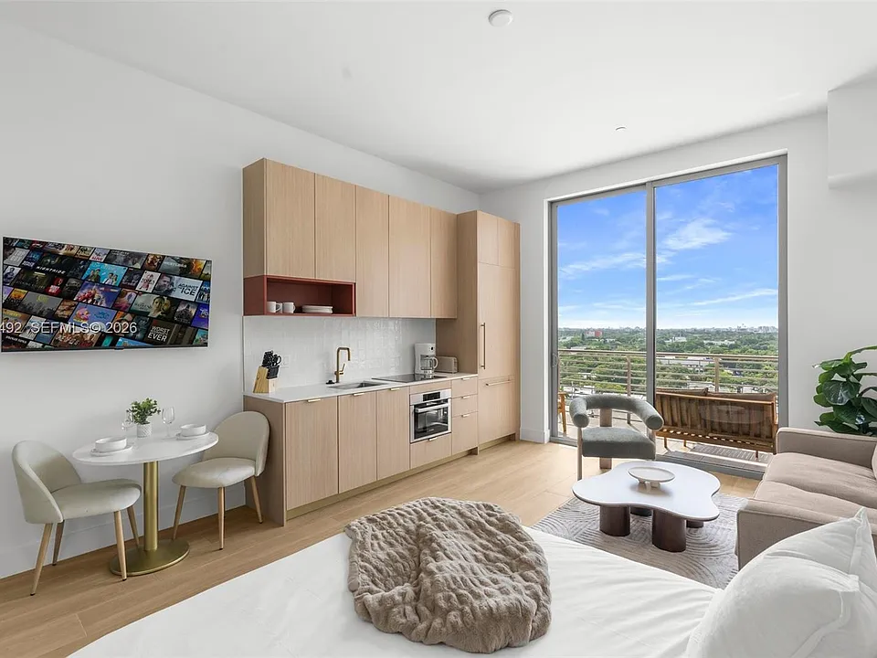 90 NE 32nd St #Penthouse 1116