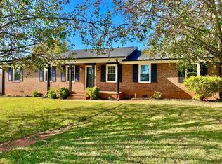 2018 Evergreen Dr, Boiling Springs, SC 29316