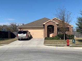 127 Creekview Dr, Azle, TX 76020