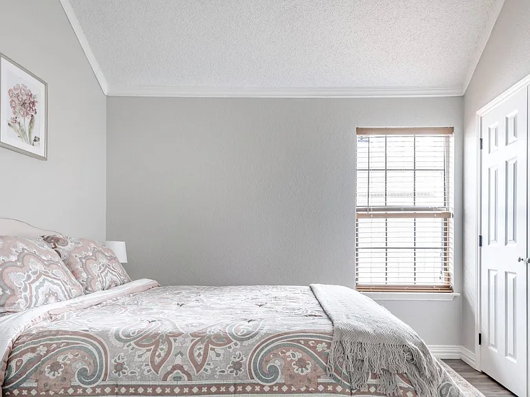 2424 Park Crest Ct — Photo 5