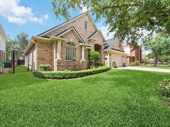 3rd image of 3214 E Cedar Hollow Dr