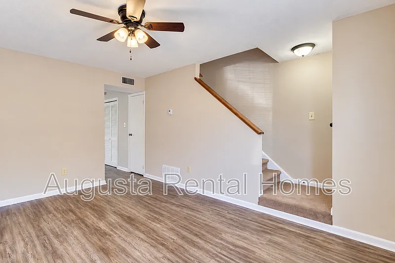 2 bed, 1.5 bath, 960 sqft, $1,040 — Photo 3
