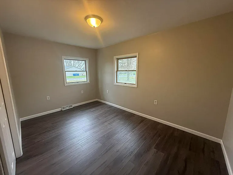 1442 Eleven Mile Rd — Photo 10