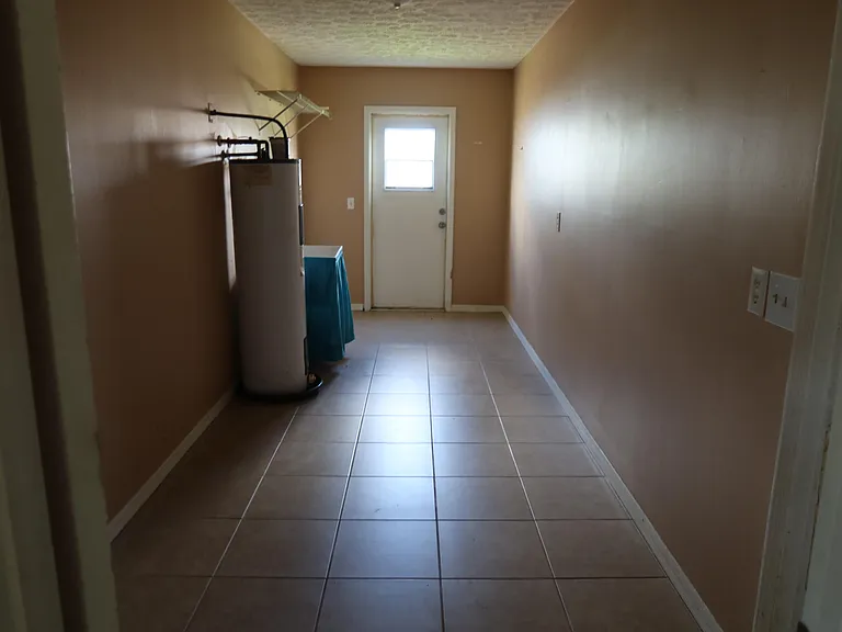 601 SE Polynesian Ave — Photo 8