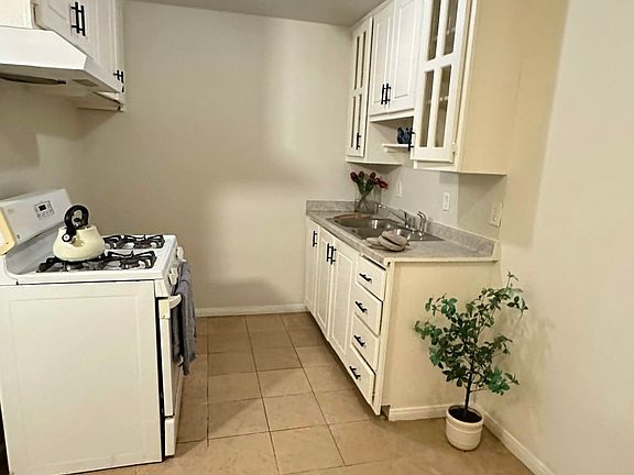 4th image of 1498 E 6th St APT 7