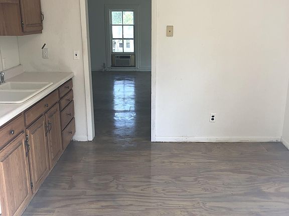 2nd image of 510 1/2 E 2nd St