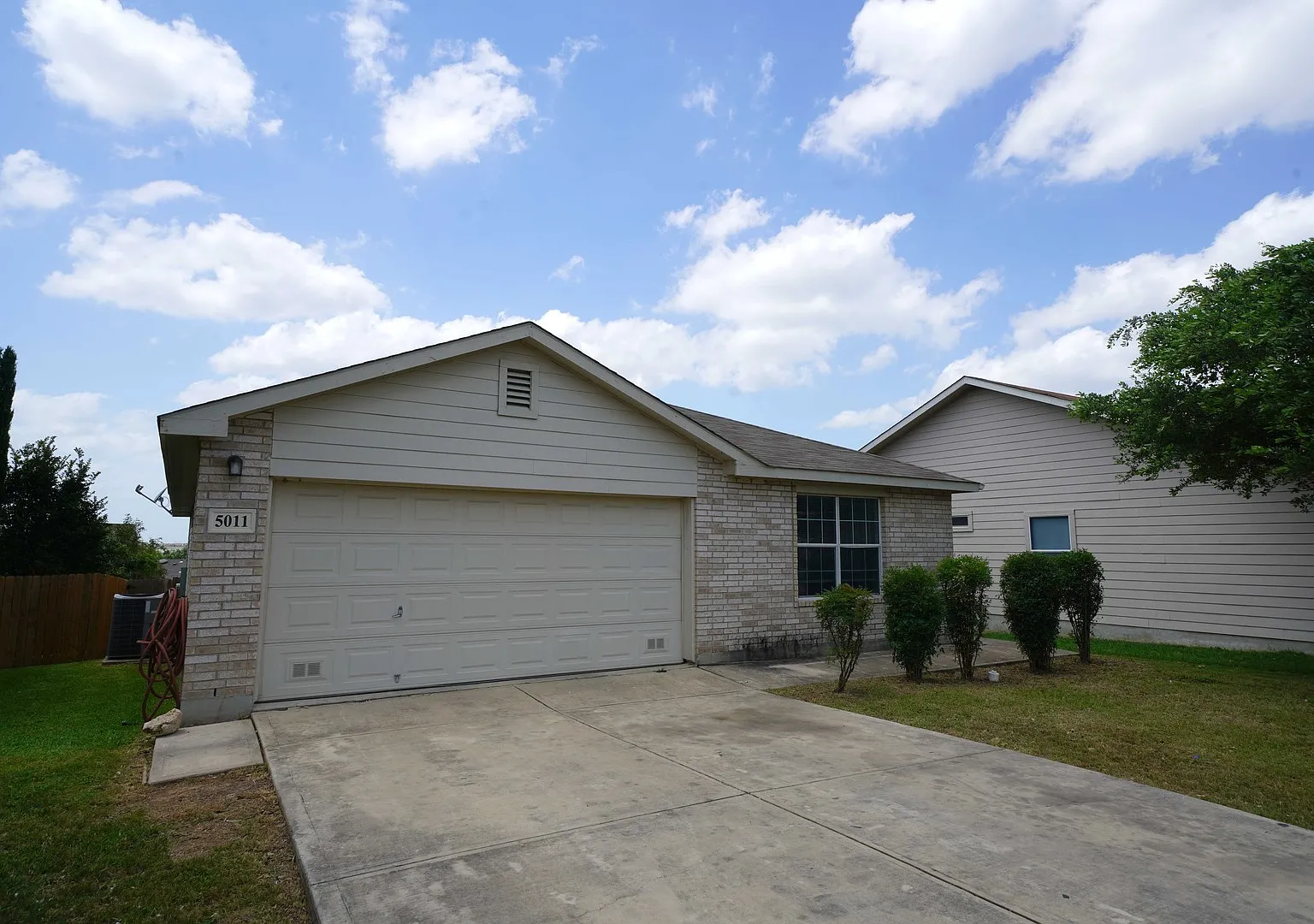 Spacious Single-Story Home in Highland Farms - Realtor Commission: $500 — Photo 2