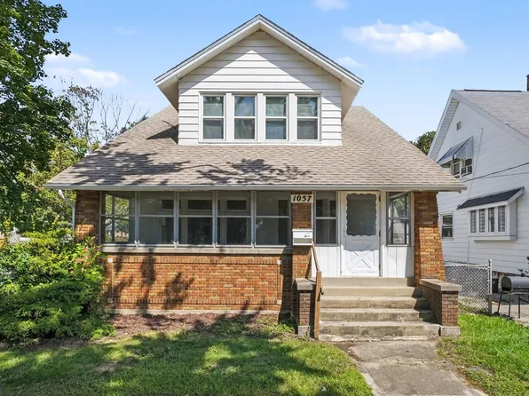 1057 12th St NW, Grand Rapids, MI 49504