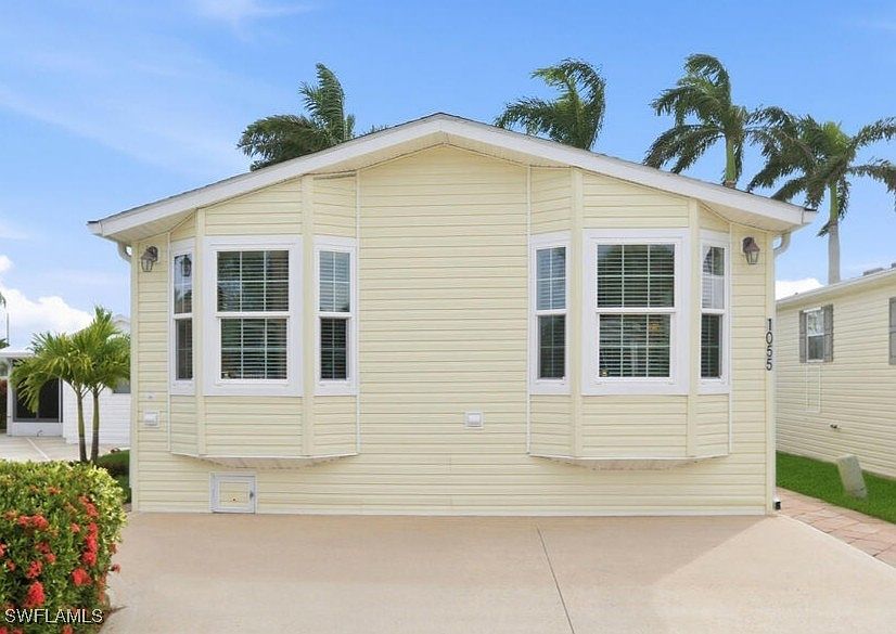 1st image of 1055 Diamond Lake Cir