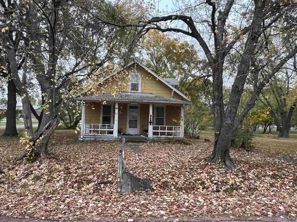 934 C St, Le Roy, KS 66857