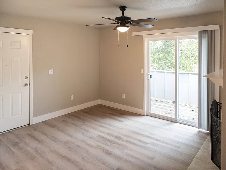 Sierra Oaks — Photo 37