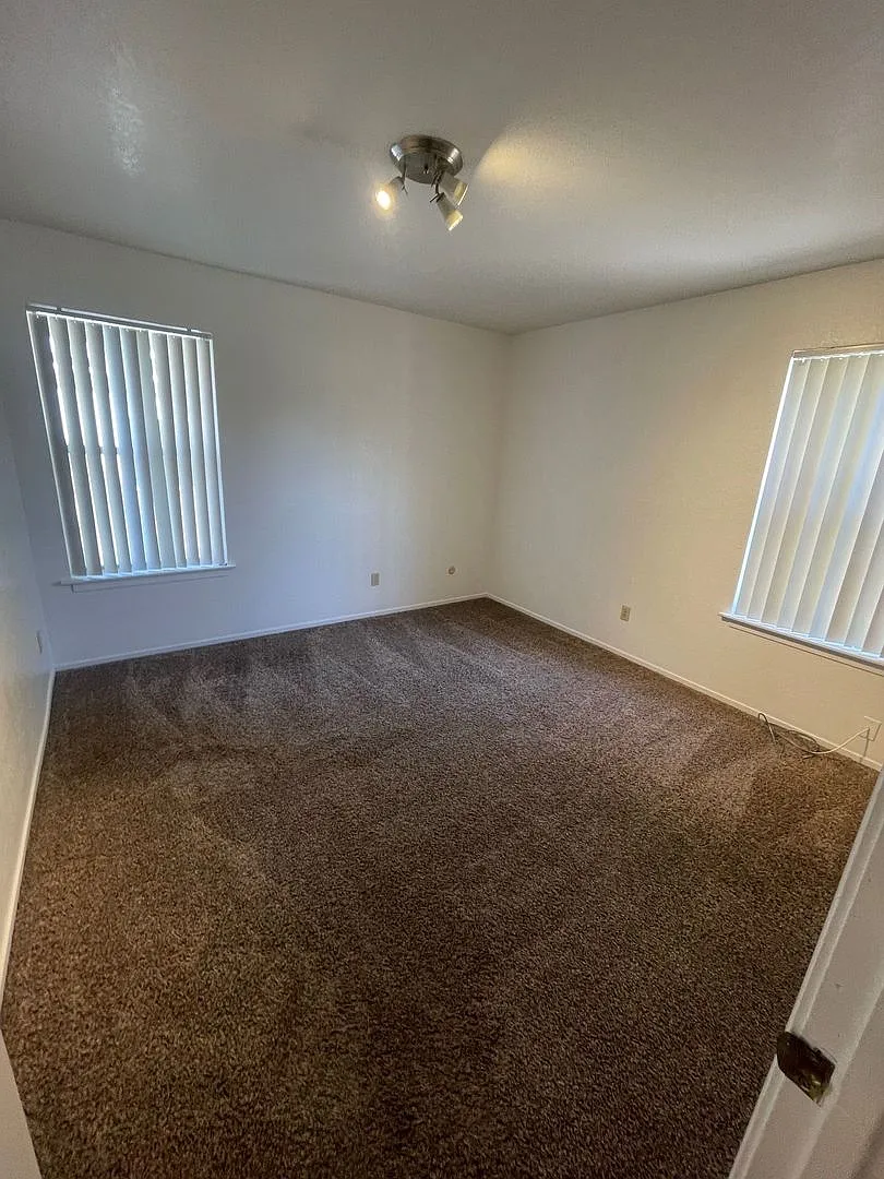 Spacious 3-Bedroom Condo at 214 A Street Prime UC Davis location available Sept 2026 — Photo 4