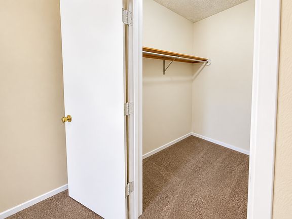 3rd image of 606 Pine Tree Trl #3