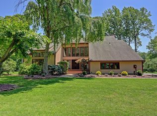 1 Delwood Dr, Holmdel, NJ 07733