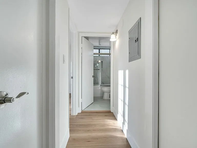 1520 N Vista St #203 — Photo 23