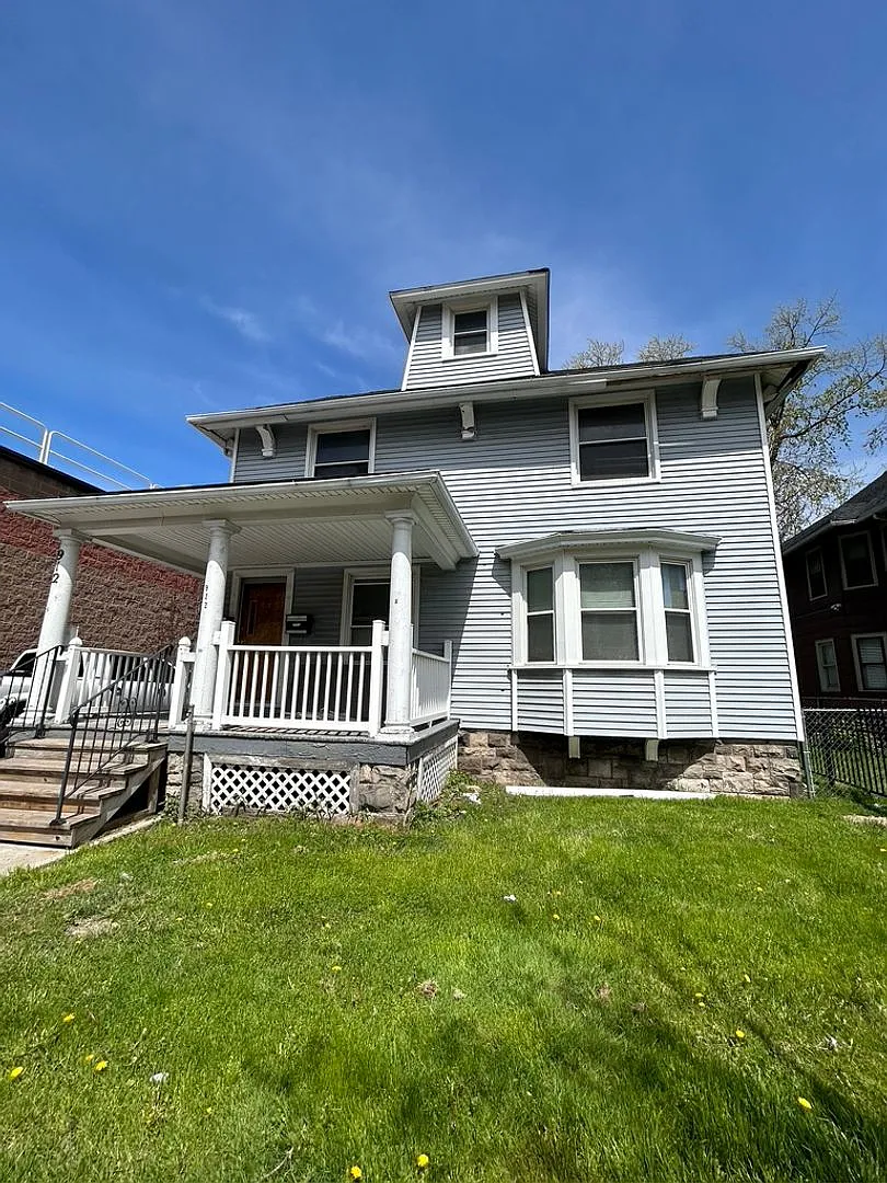 912 S. Clinton Ave — Photo 1