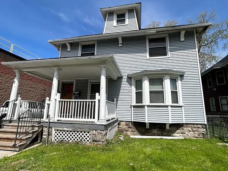 912 S Clinton Ave — Photo 1