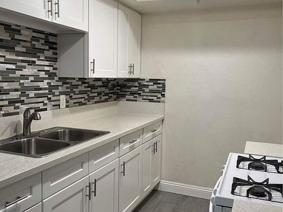 3rd image of 928 S Cypress Ave #2
