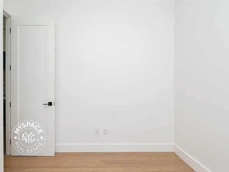 1027 Putnam Ave #4A — Photo 9