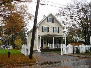120 Cocks Ln, Locust Valley, NY 11560