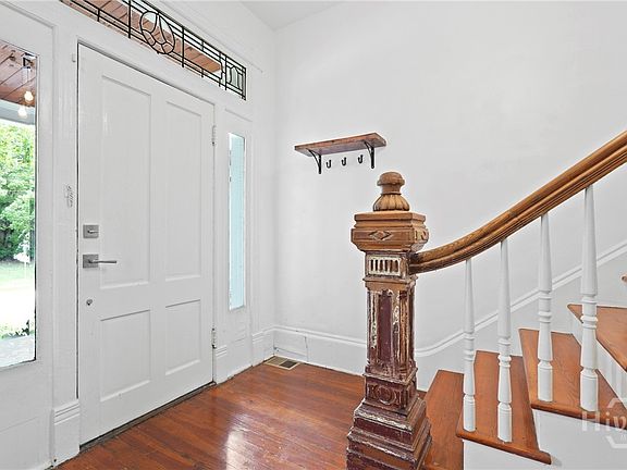 5th image of 303 W 39th Street