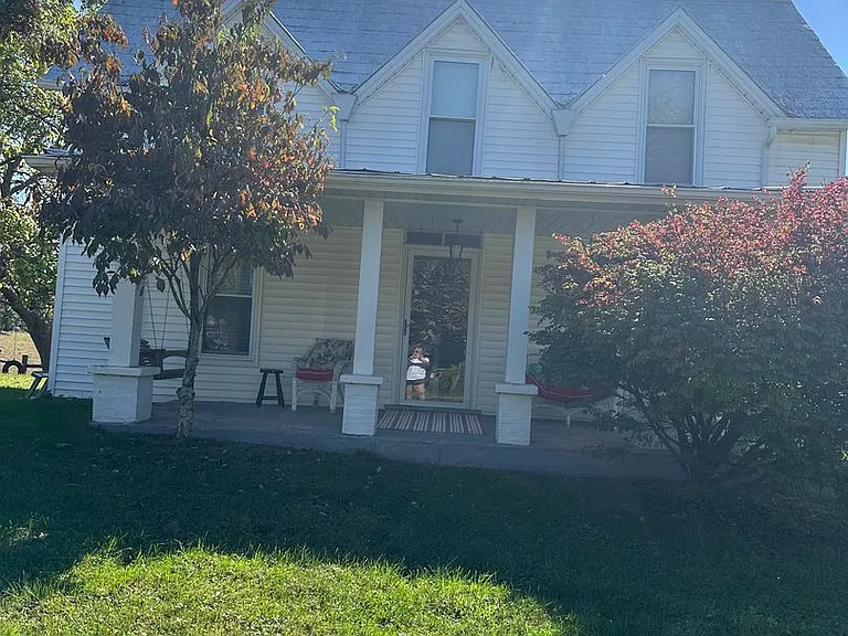 19427 Saturn Dr — Photo 3