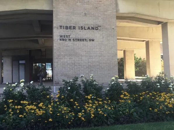 490 M St SW #W-101, Washington, DC 20024