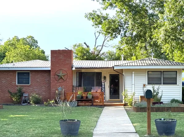 313 Miami St, Coleman, TX 76834