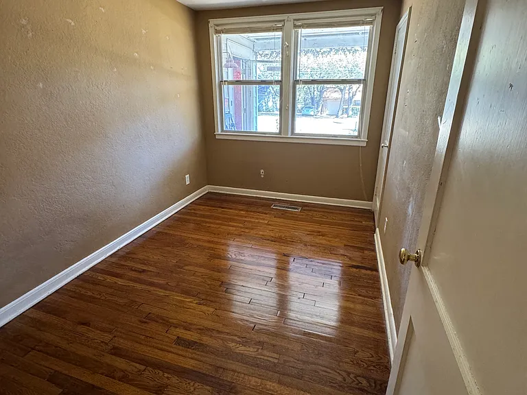 2204 Tierney Rd — Photo 2