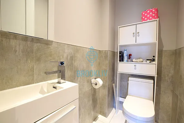 Rented by null | media 44