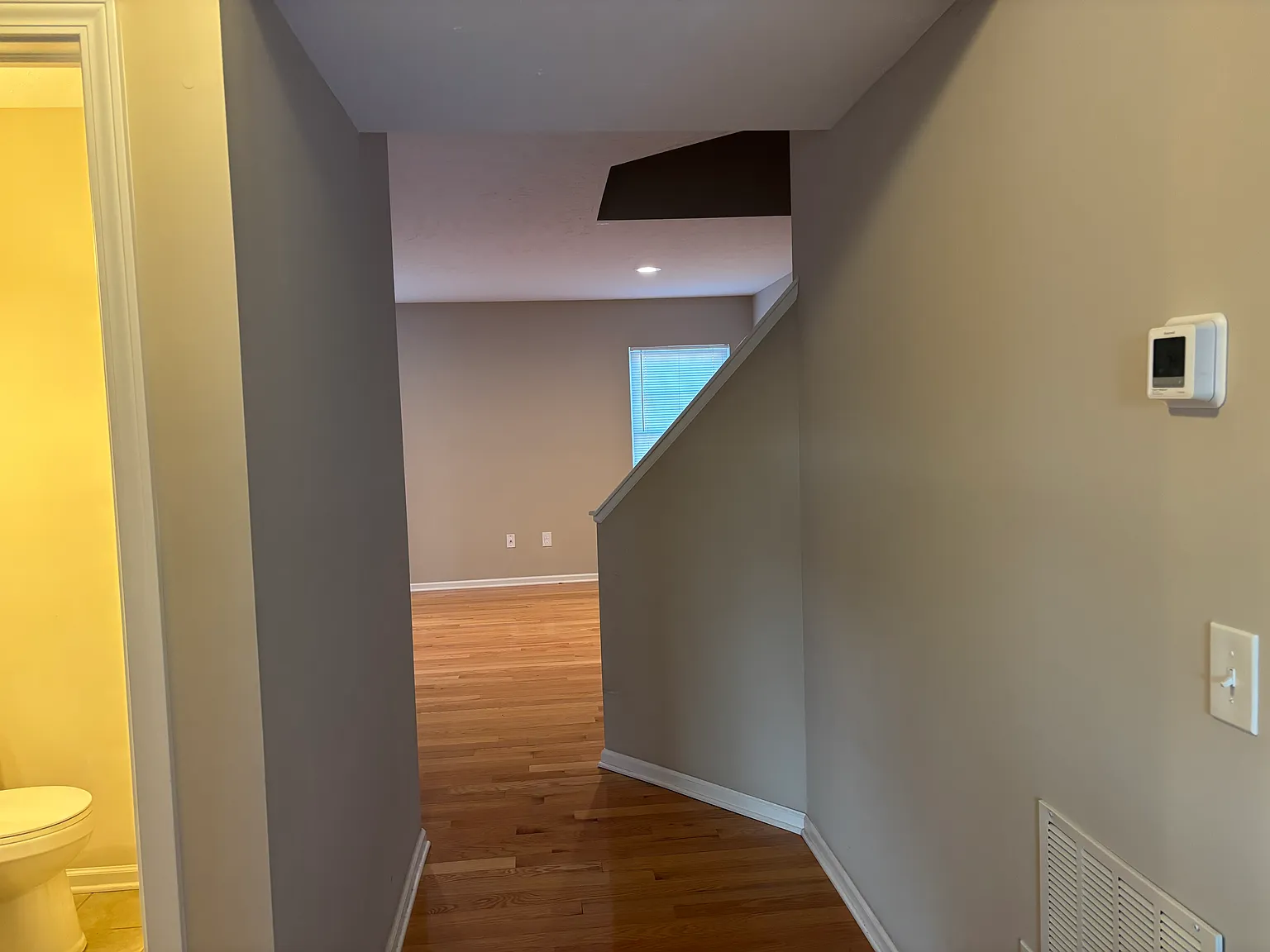 3 bed, 2.5 bath, 2220 sqft, $2,600 — Photo 4