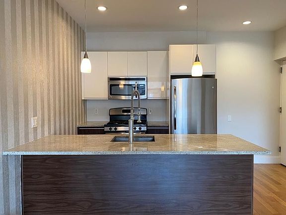 2nd image of 804 Bergen St #206