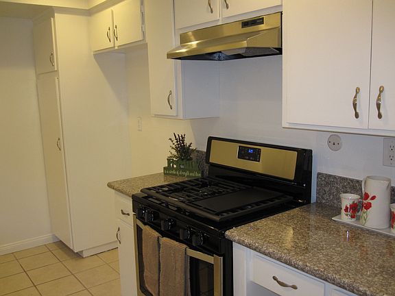 4th image of 350 S Oakland Ave Unit 108