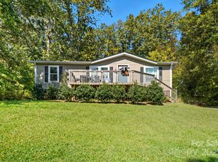 5556 Hidden Oaks Dr, Bessemer City, NC 28016