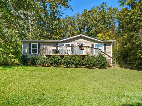 5556 Hidden Oaks Dr, Bessemer City, NC 28016