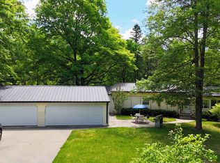 836 E Poquonnock Dr, Hope, MI 48628